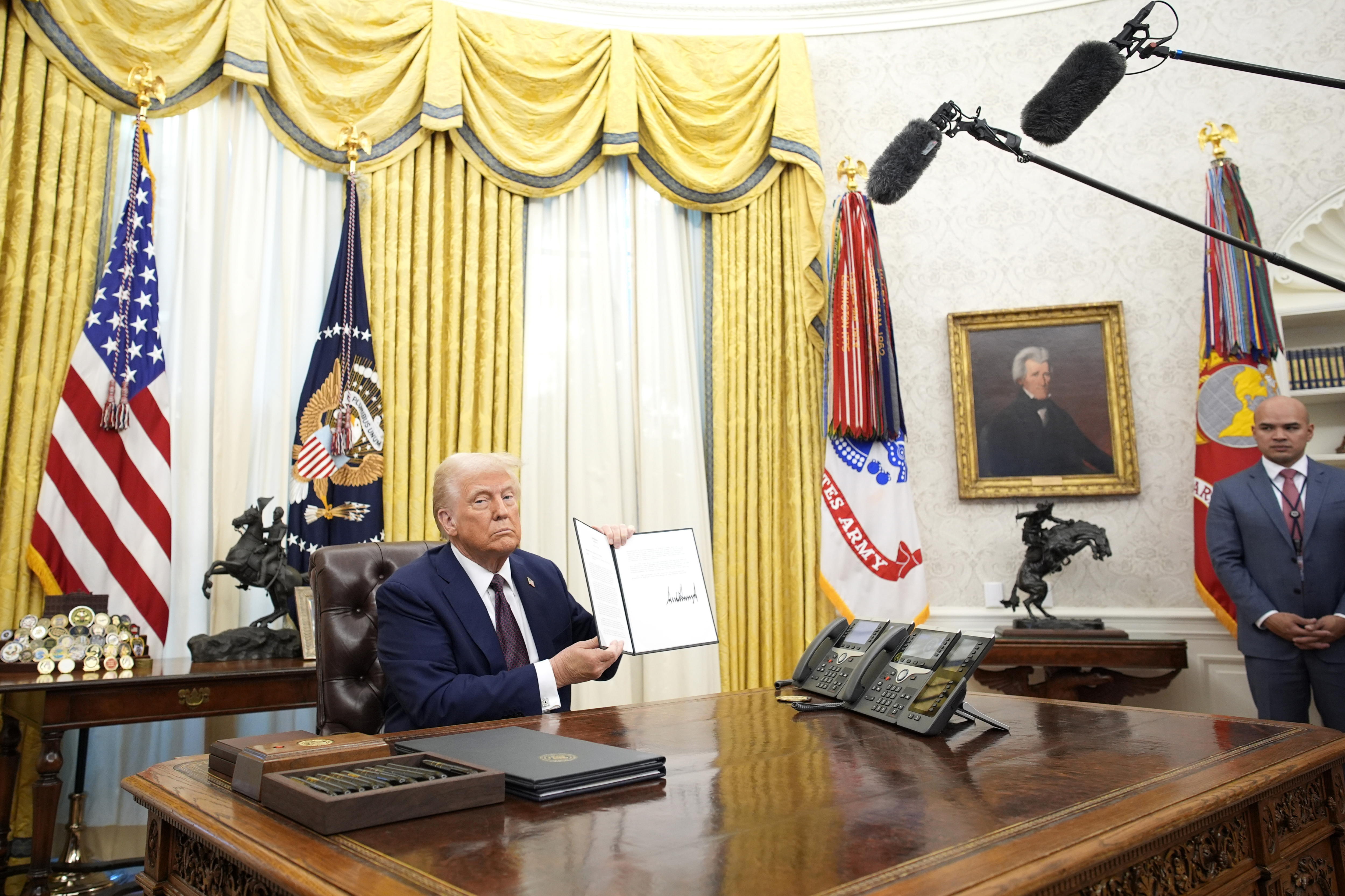 Trump revoca visas de funcionarios e impone aranceles a Colombia: escala la tensión