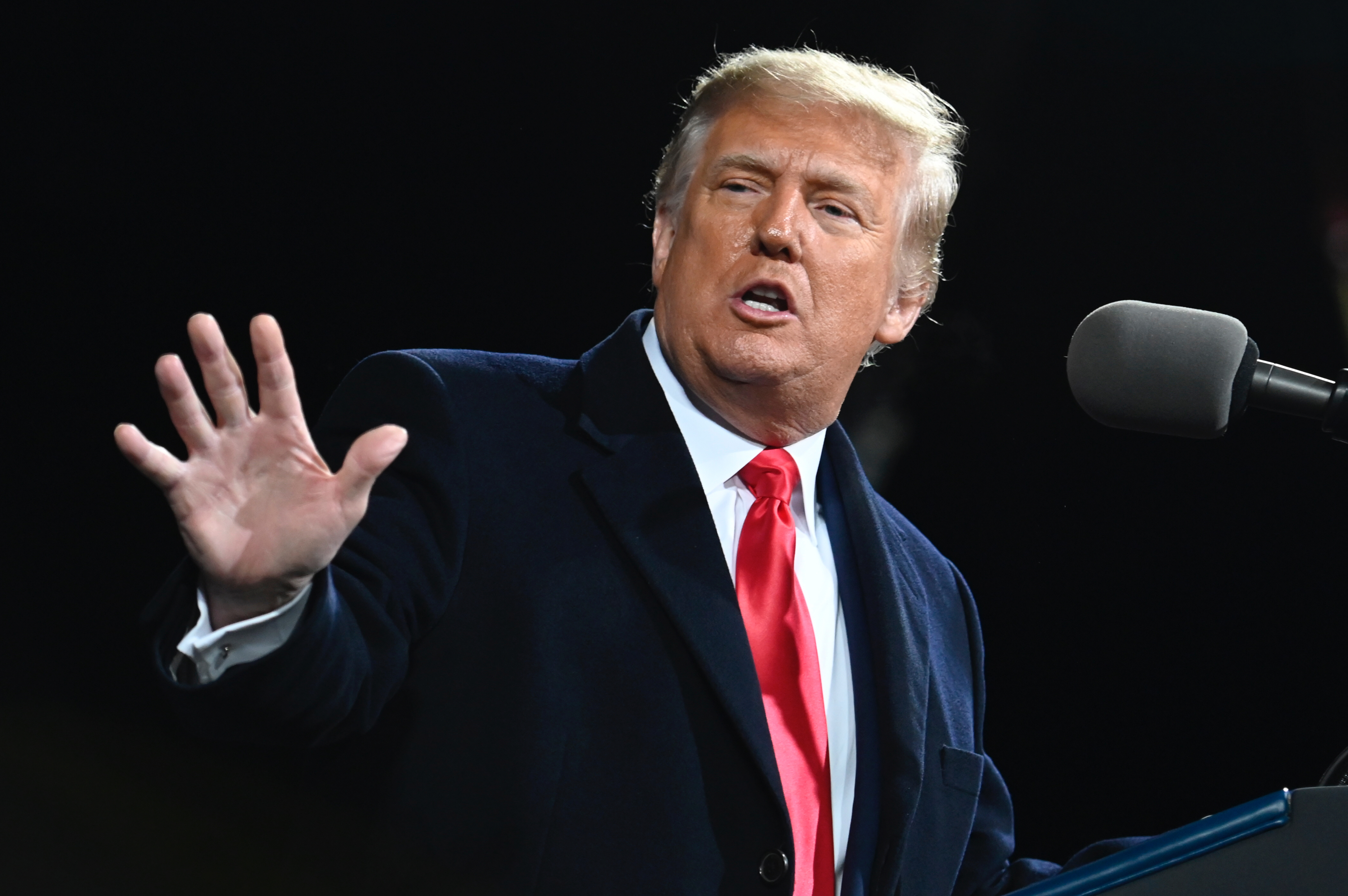 China impone sanciones de despedida contra 28 altos cargos de Trump