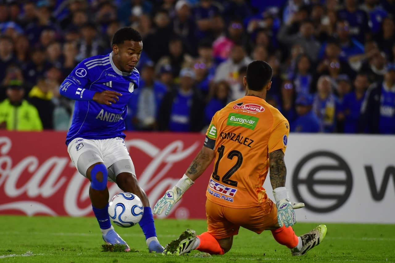 Beckham David Castro luego de malograr la opción más clara del partido entre Millonarios y Boston River por la Copa Sudamericana 2026.