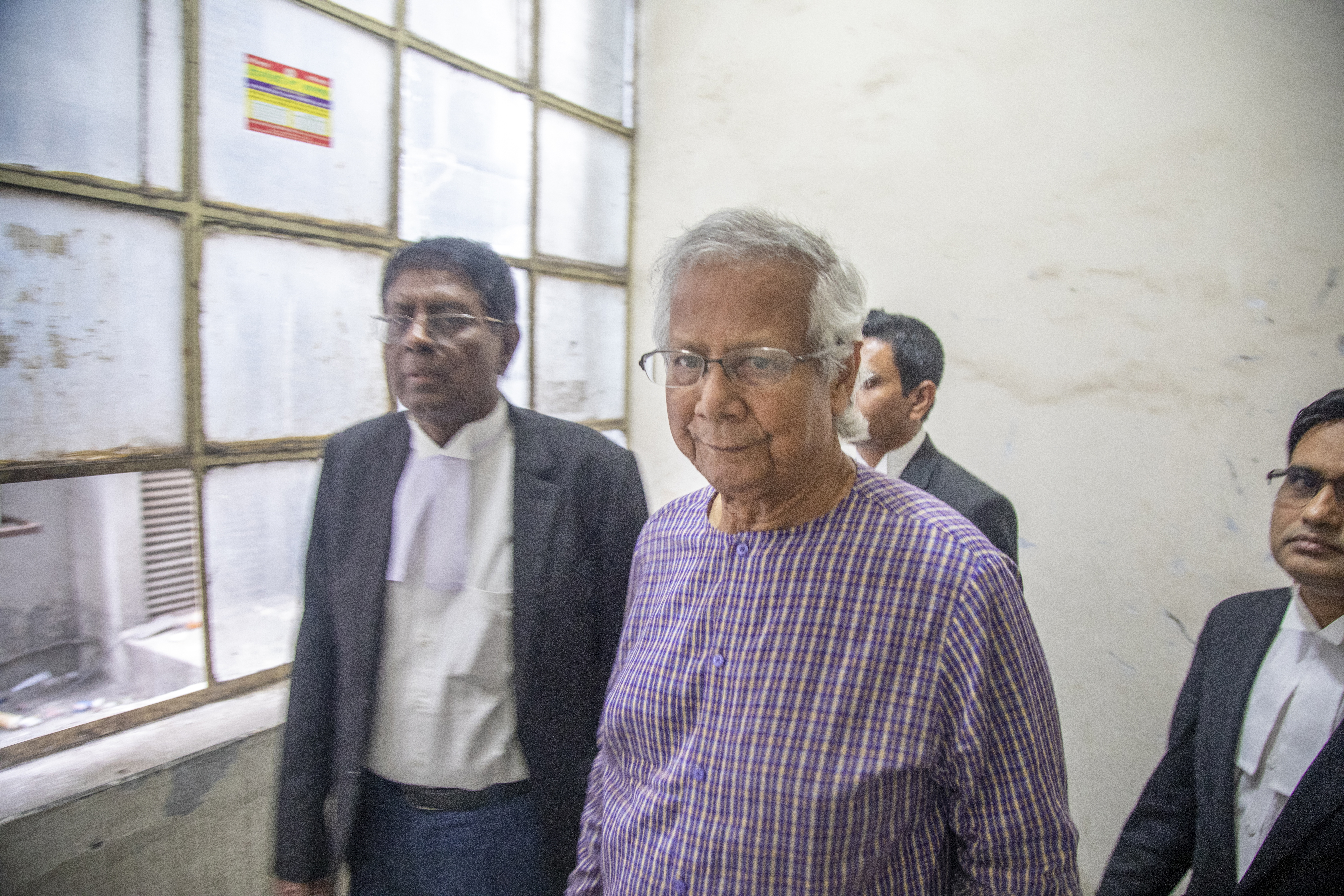 El nobel de paz Muhammad Yunus es nombrado primer ministro interino de Bangladesh