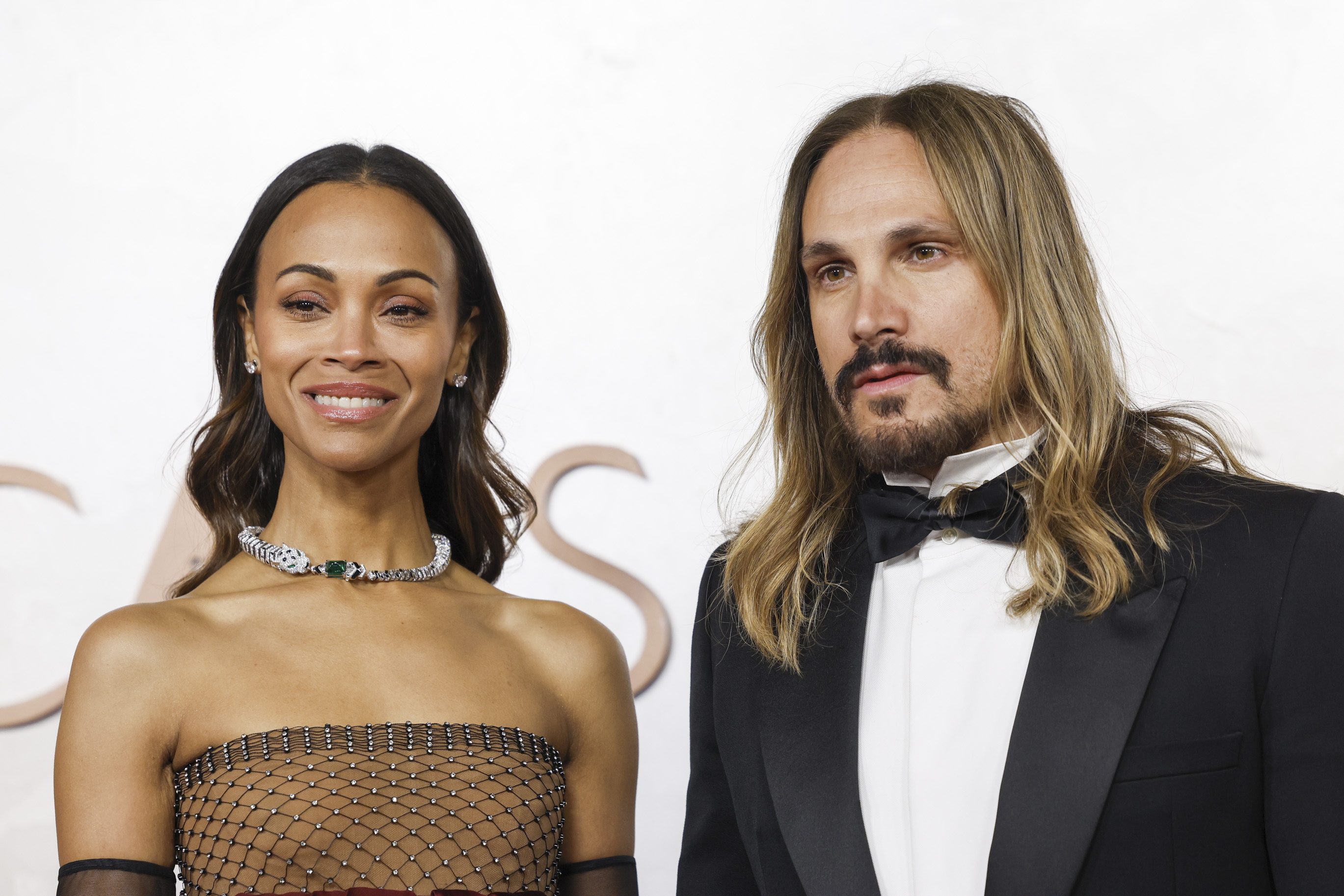 LOS ANGELES (United States), 03/03/2025.- American actor Zoe Saldana (L) and Italian film producer Marco Perego-Saldana arrive on the red carpet during the 97th annual Academy Awards ceremony at the Dolby Theatre in the Hollywood neighborhood of Los Angeles, California, USA, 02 March 2025. EFE/EPA/CAROLINE BREHMAN