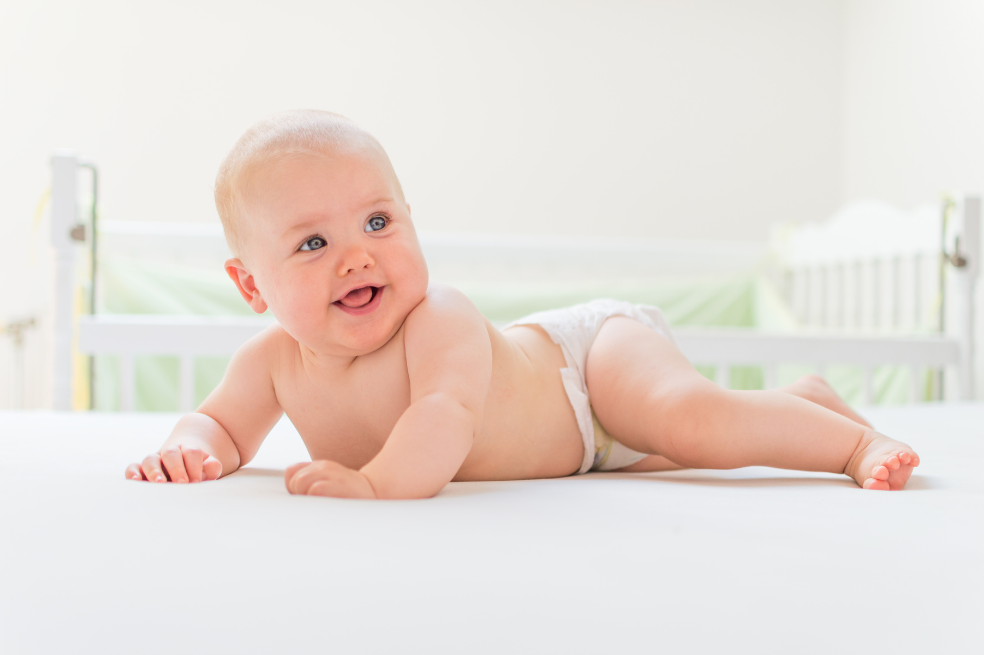 ¿A qué edad los bebés pueden levantar y sostener la cabeza?