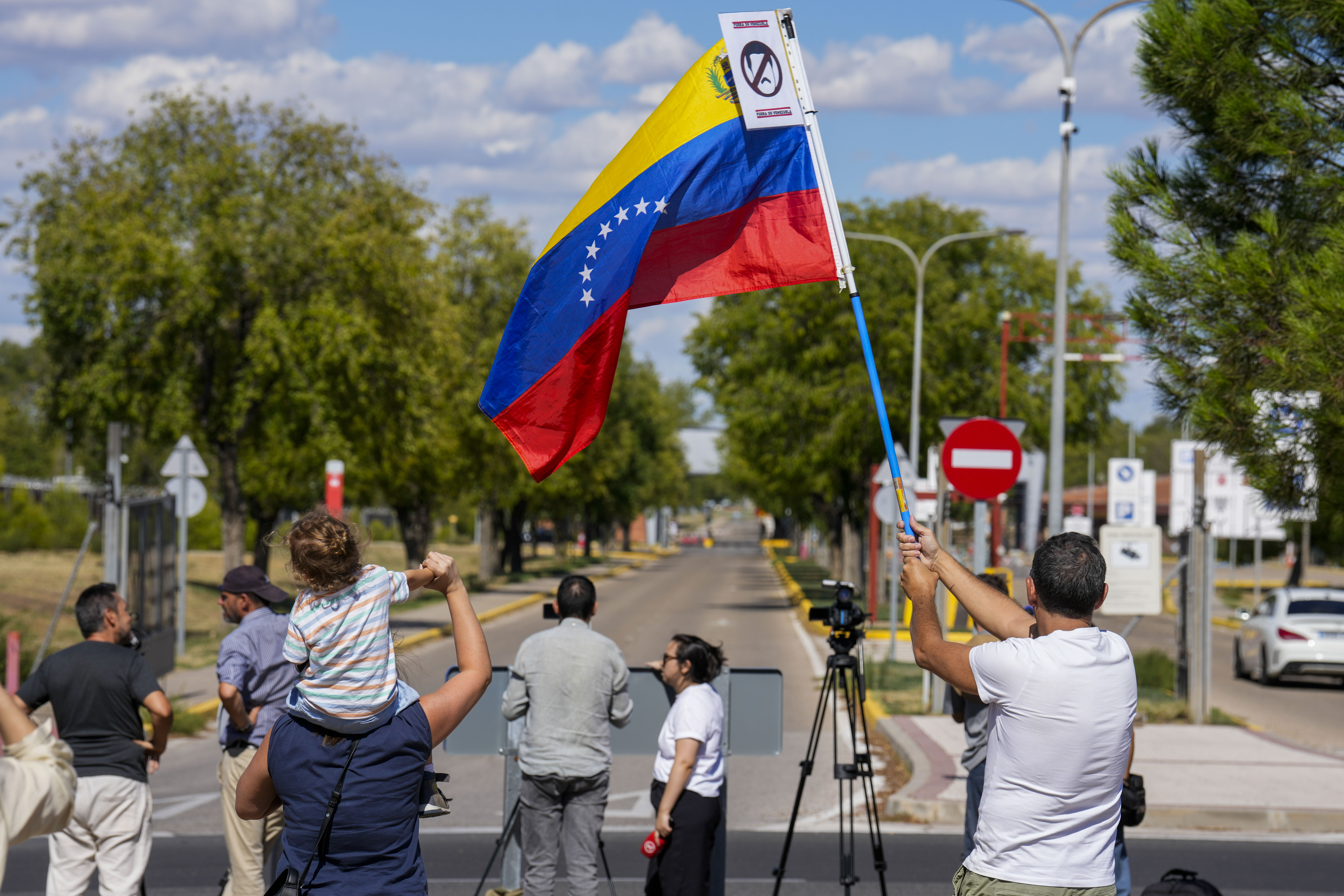 Edmundo González llegó a España, en donde se asilará tras salir de Venezuela