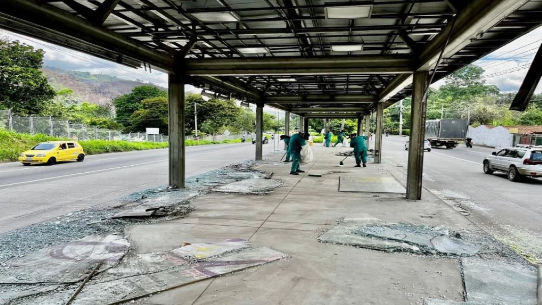 Denuncian ataques intencionales a estaciones de Metrolínea en Santander