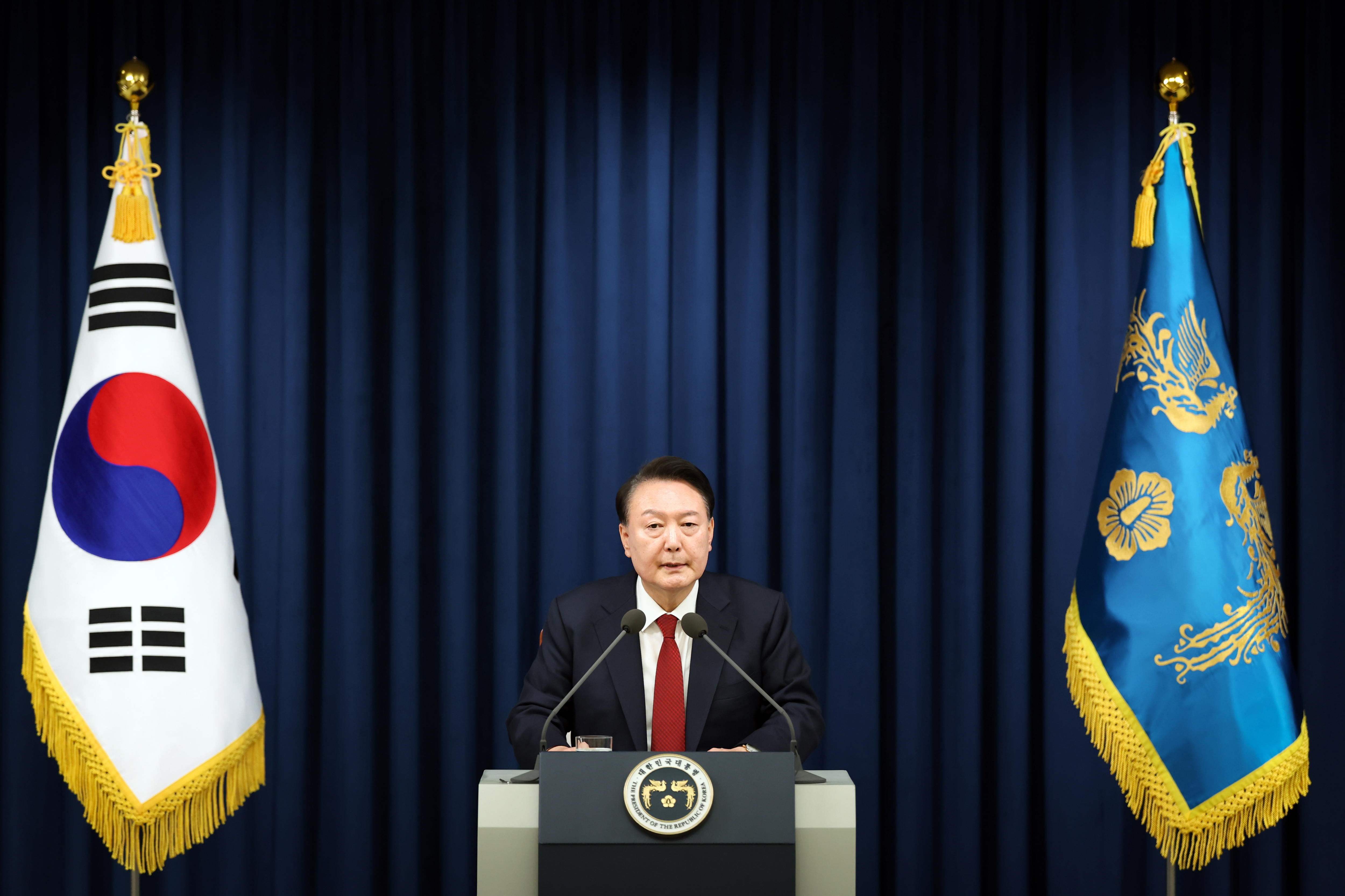 Piden renuncia del presidente de Corea del Sur tras crisis por ley marcial