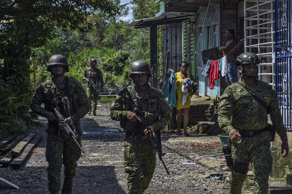 Mientras Buenaventura arde, los jefes de Shottas y Espartanos gozan en el exterior