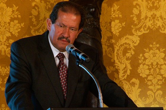 Queremos que la guerrilla no continúe disparando a la paz: Angelino Garzón