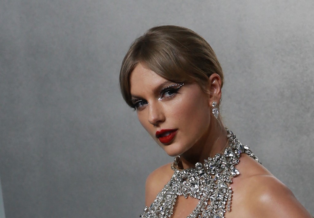 Taylor Swift, primera artista en ocupar el top 10 de canciones más escuchadas