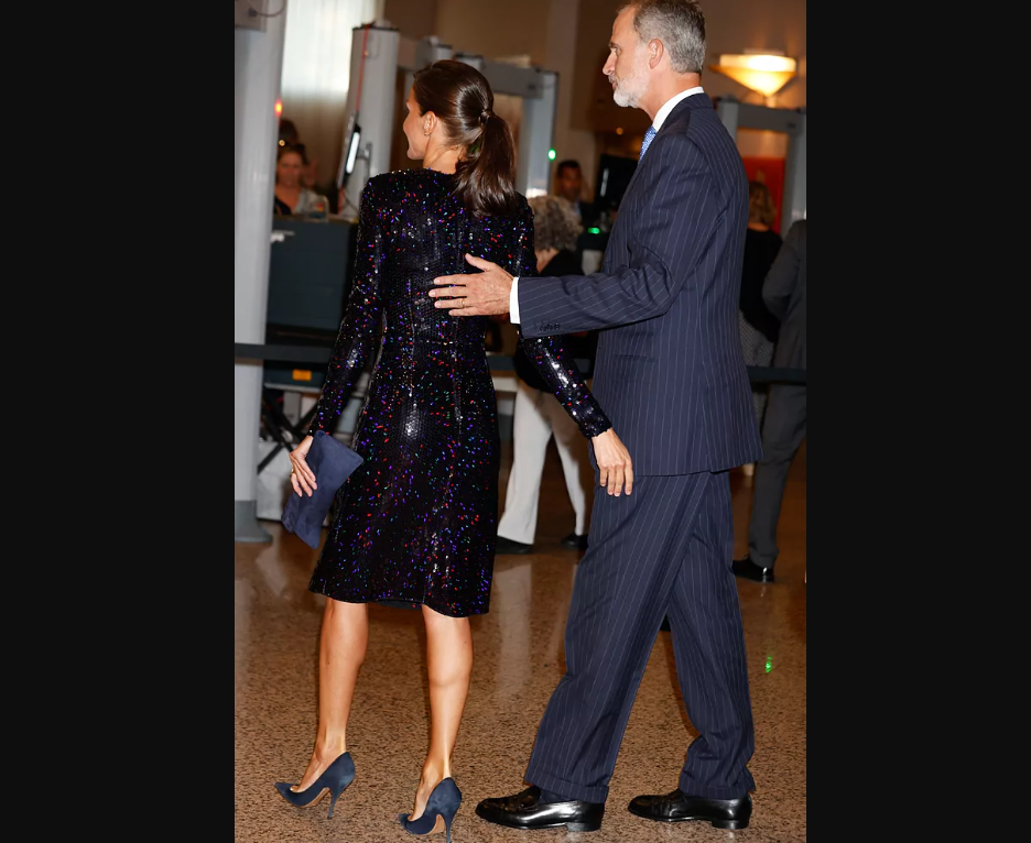La Reina Letizia usó un espectacular vestido de lentejuelas e impone tendencia