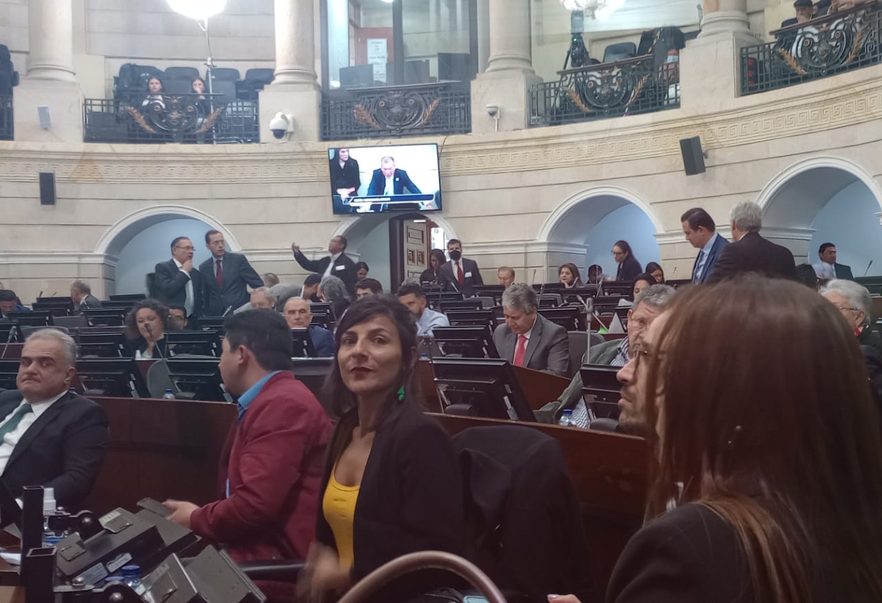 El controversial “aprendizaje” de la ministra de Minas, Irene Vélez
