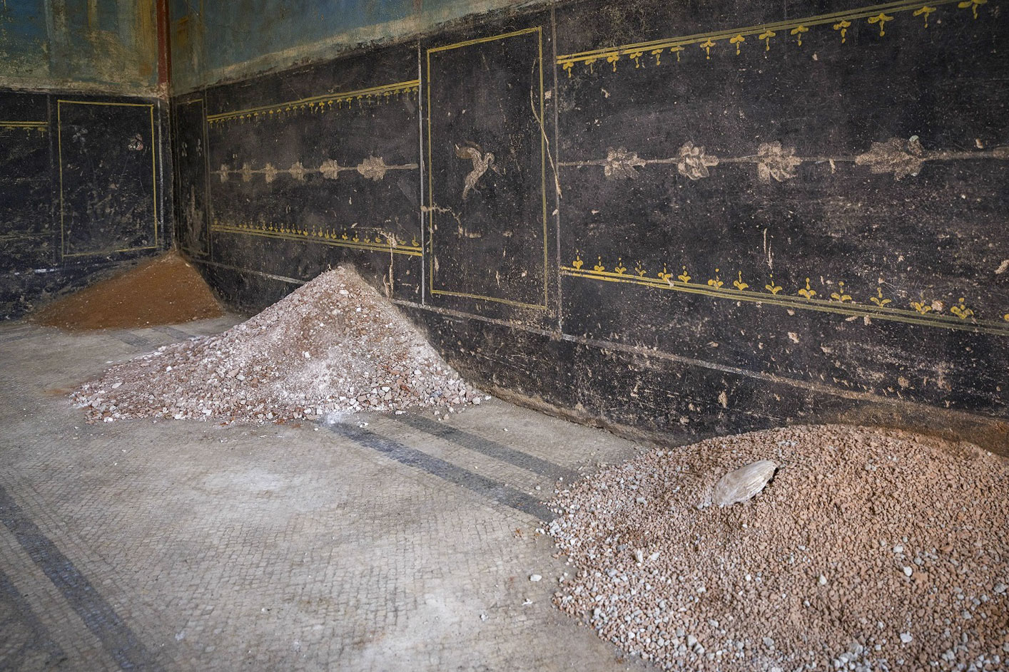 ROMA, 03/06/2024.- Las excavaciones que se están realizando en el Parque Arqueológico de Pompeya (sur de Italia), la ciudad devastada por el Vesubio en el 79 a.C, han sacado a la luz un "santuario" decorado con figuras femeninas que representan las cuatro estaciones junto a frescos con alegorías a la agricultura y el pastoreo. EFE/Ministerio de Cultura de Italia SOLO USO EDITORIAL/SOLO DISPONIBLE PARA ILUSTRAR LA NOTICIA QUE ACOMPAÑA (CRÉDITO OBLIGATORIO)