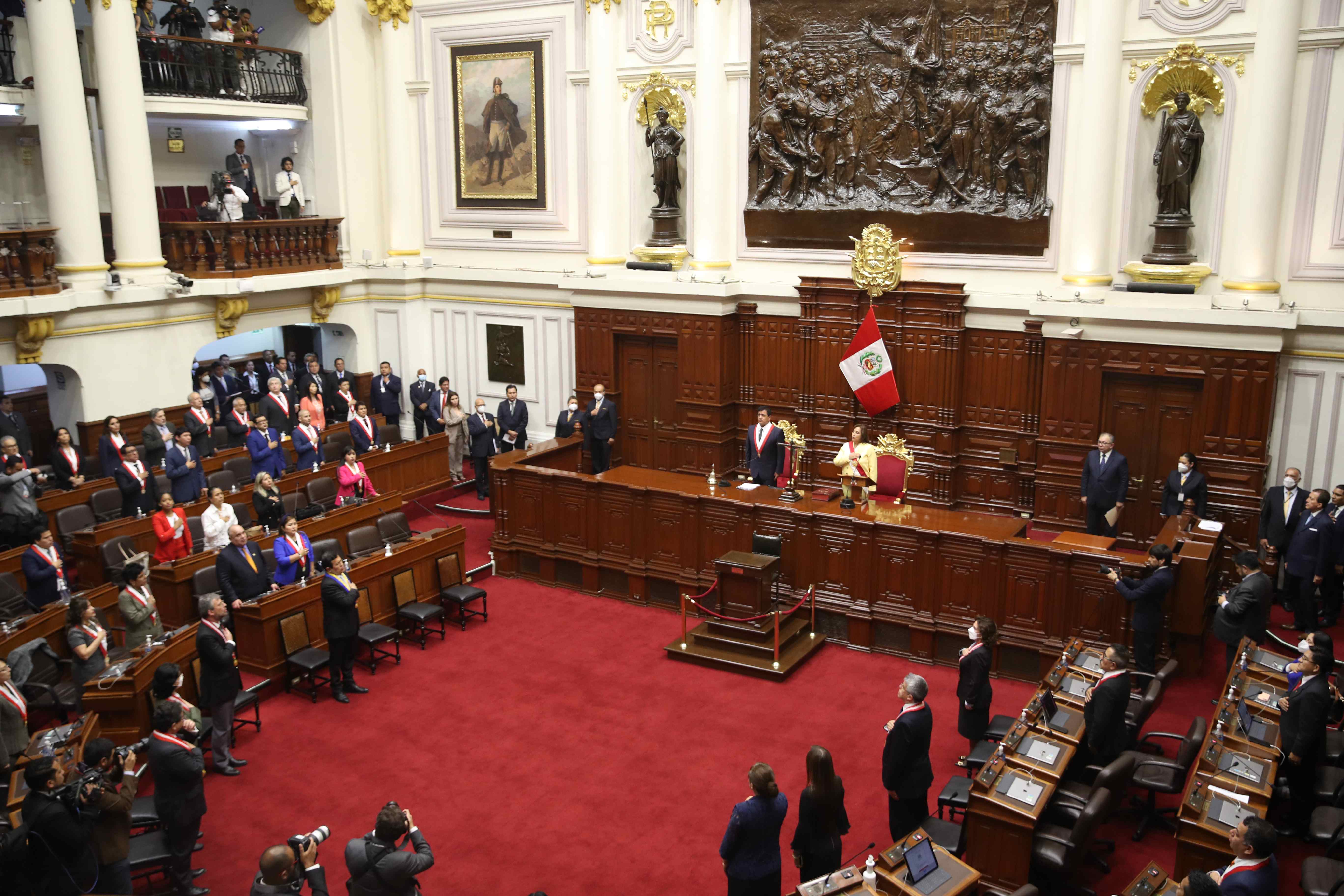 Congreso de Perú aprobó adelantar las elecciones generales para abril de 2024