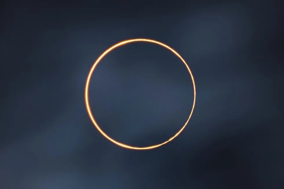 Shuchang Dong es el ganador general de Fotógrafo de Astronomía del Año por esta fascinante fotografía, The Golden Ring. La imagen muestra un eclipse solar anular tomado en la región de Ali en el Tíbet, el 21 de junio de 2020.
