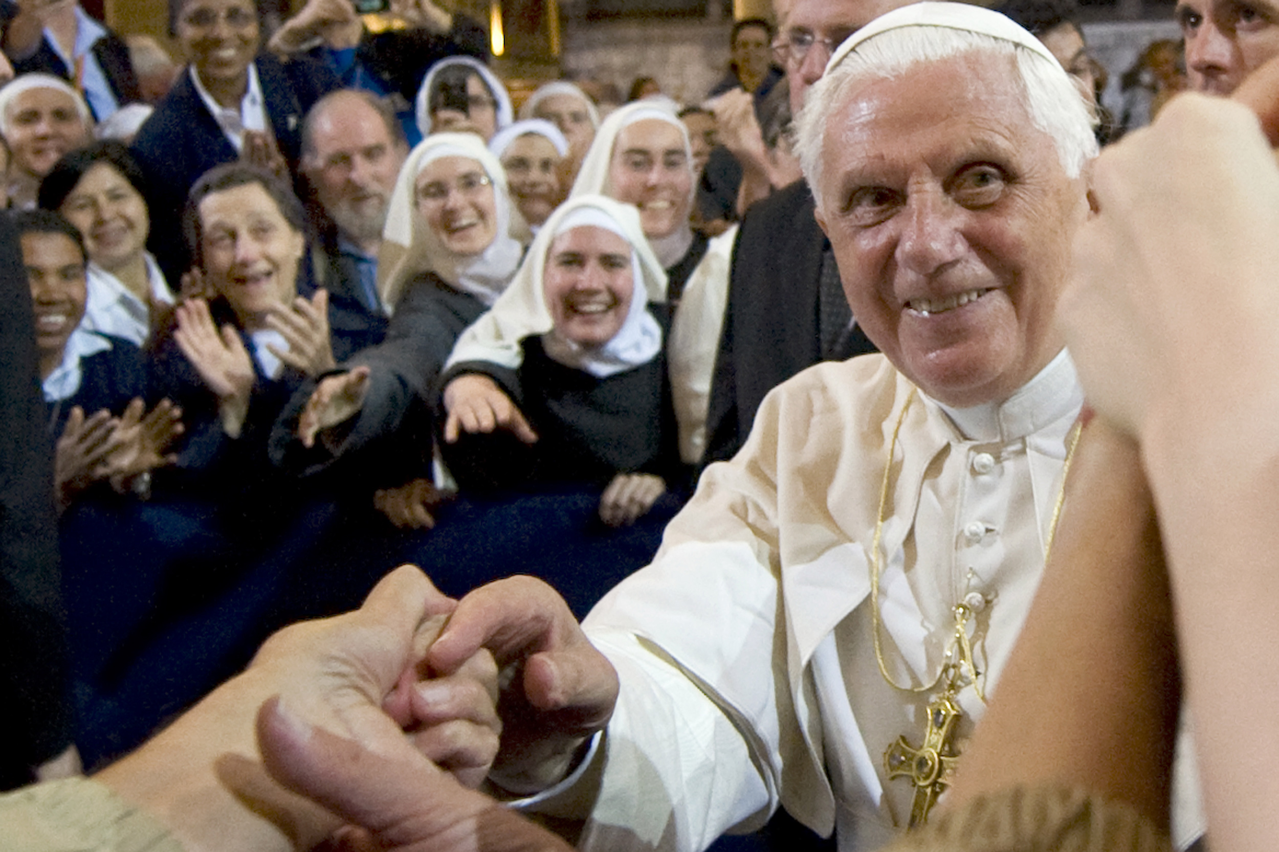 “Benedicto XVI está grave, pero estable”, dice el Vaticano