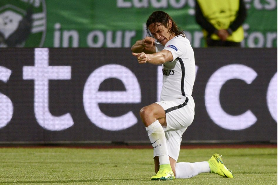 Cavani le evitó una nueva derrota al PSG que venció al Ludogorets en Champions