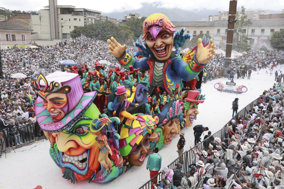 Cierre carnaval de blancos y negros