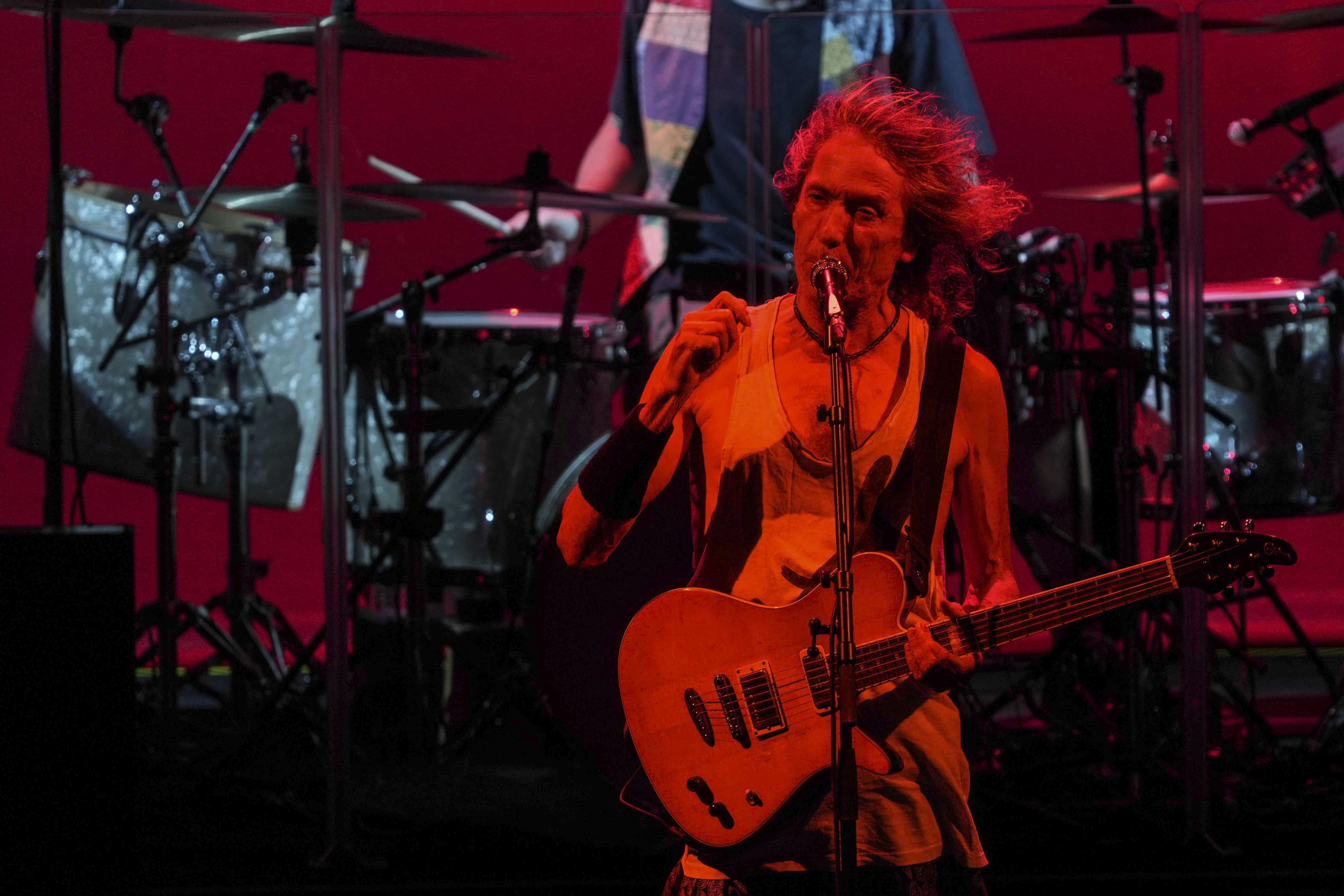 Murió Robe Iniesta, fundador de Extremoduro, mítica banda de rock en español