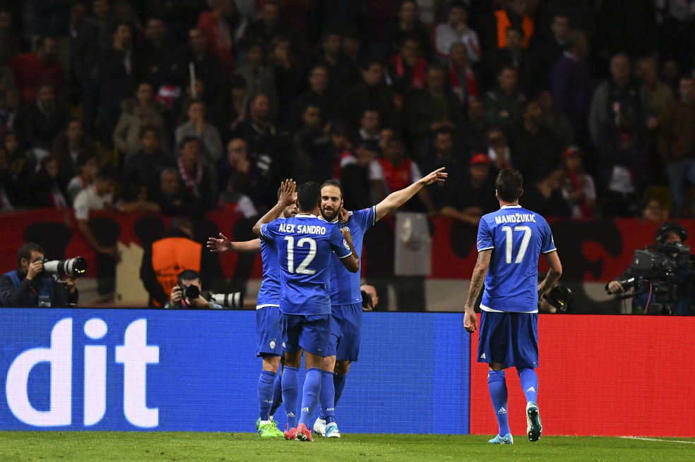 Doblete de Higuaín ilusiona a la Juve con una nueva final de Champions