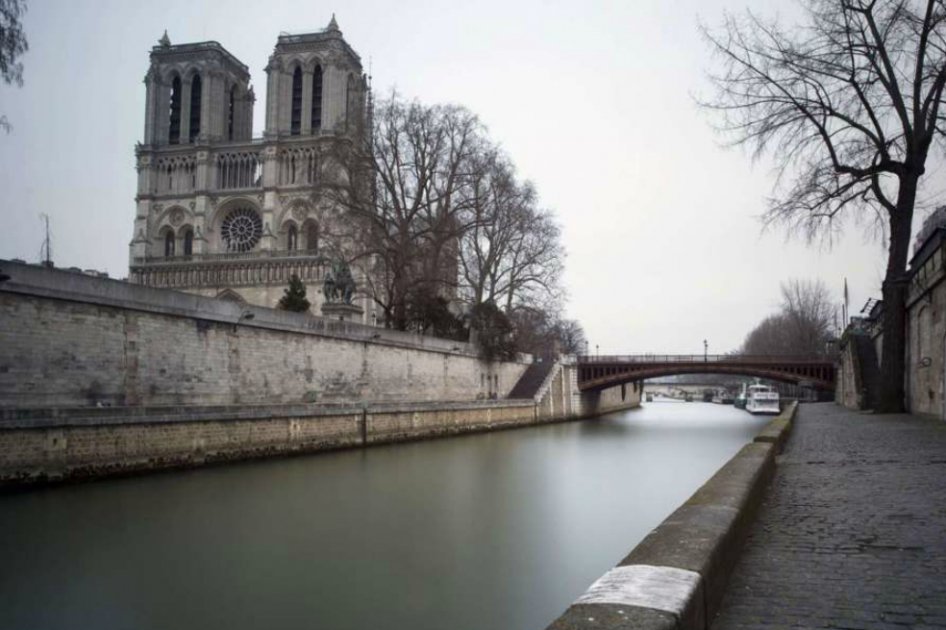 El nivel del Sena baja lentamente tras salirse de su lecho en París