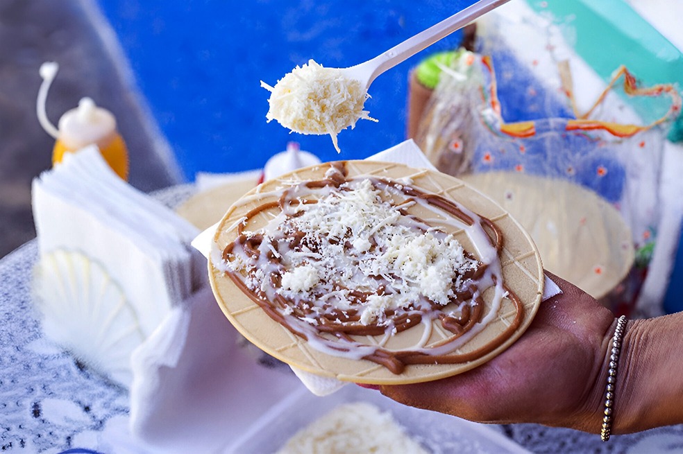 La historia de las brevas, el merengón, las cocadas y más postres colombianos