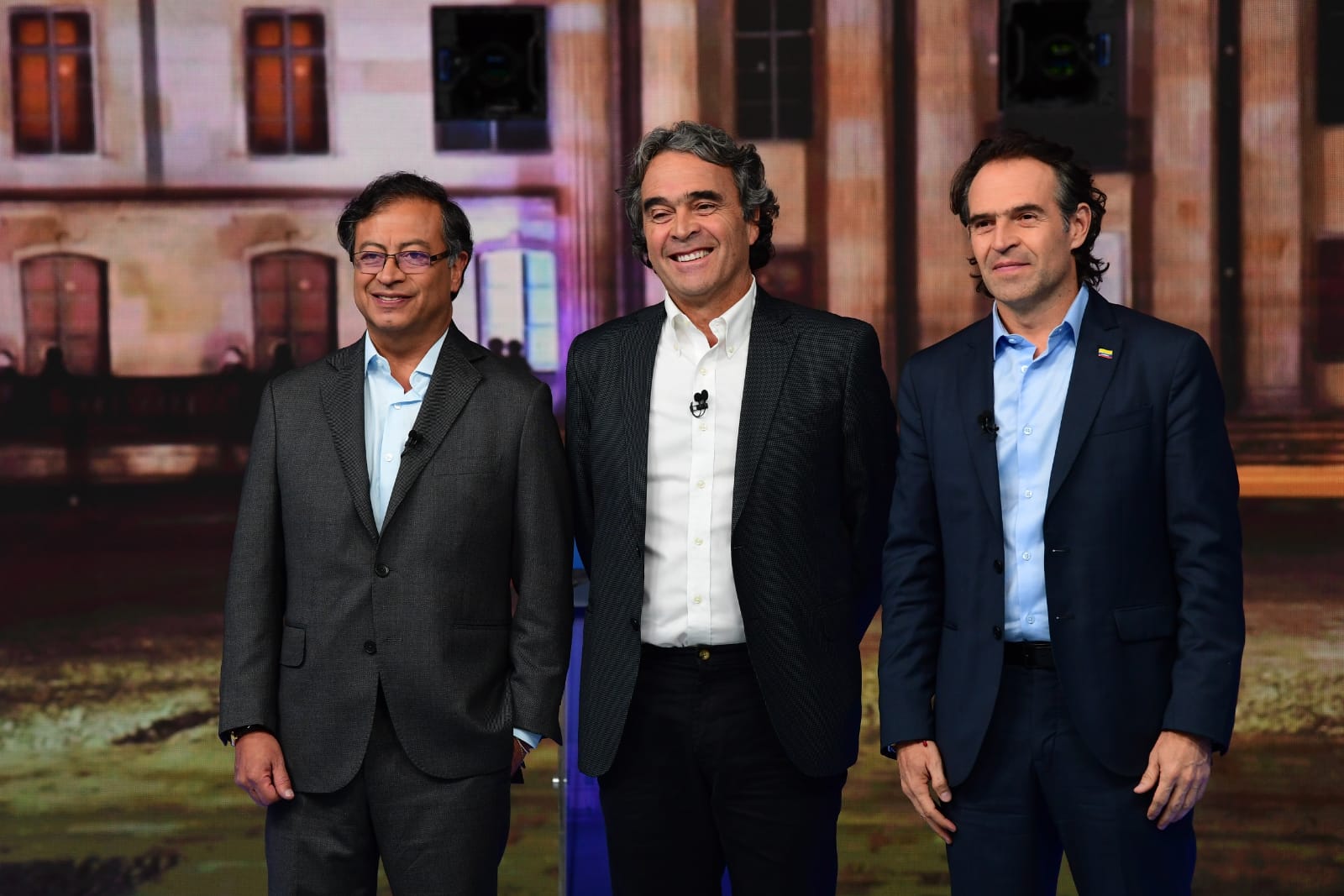 Gustavo Petro, Sergio Fajardo y Federico Gutiérrez asistieron al debate final del primer tramo de las elecciones presidenciales que estuvo al mando de Noticias Caracol y Blu Radio.
