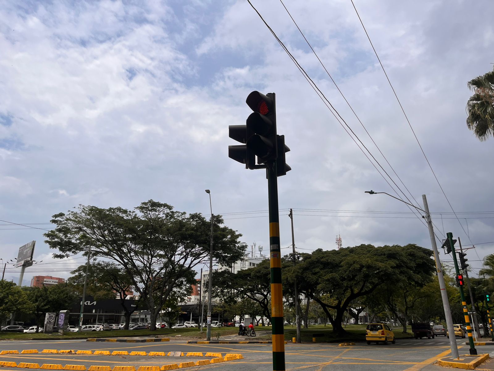 Ofrecen recompensa por responsables de vandalismo a semáforos en Cali