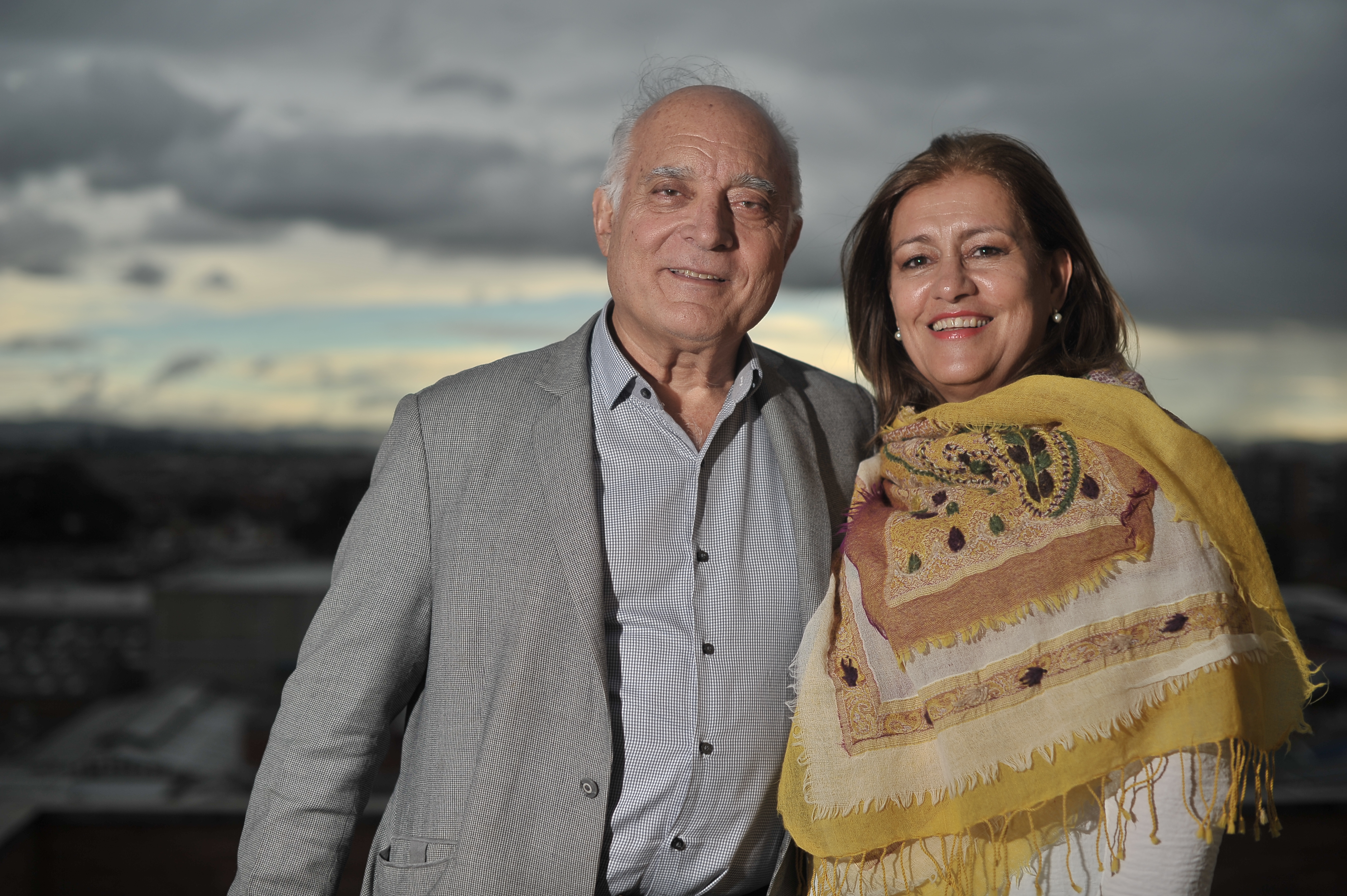 Socio fundador de la cadena de restaurantes Frisby con su esposa Liliana Restrepo, empresaria (izq-der).