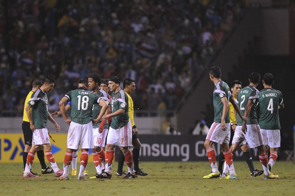 Con vergüenza regresó la selección mexicana a su país