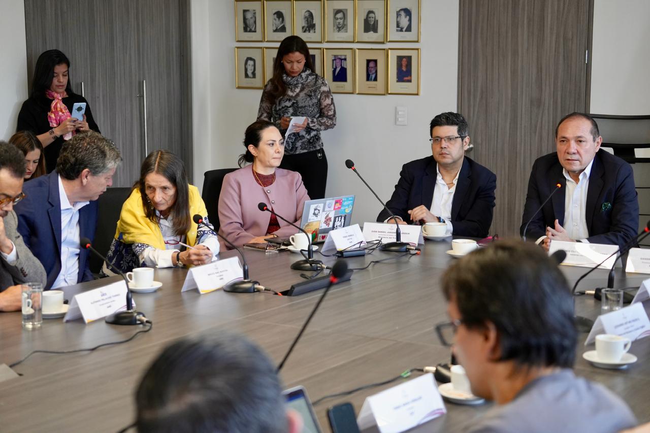 Comienza la concertación del salario mínimo en medio de tensiones