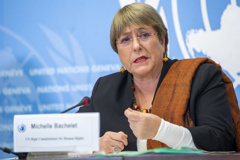 Piden la renuncia de Bachelet en Chile por decir que votará por Gabriel Boric