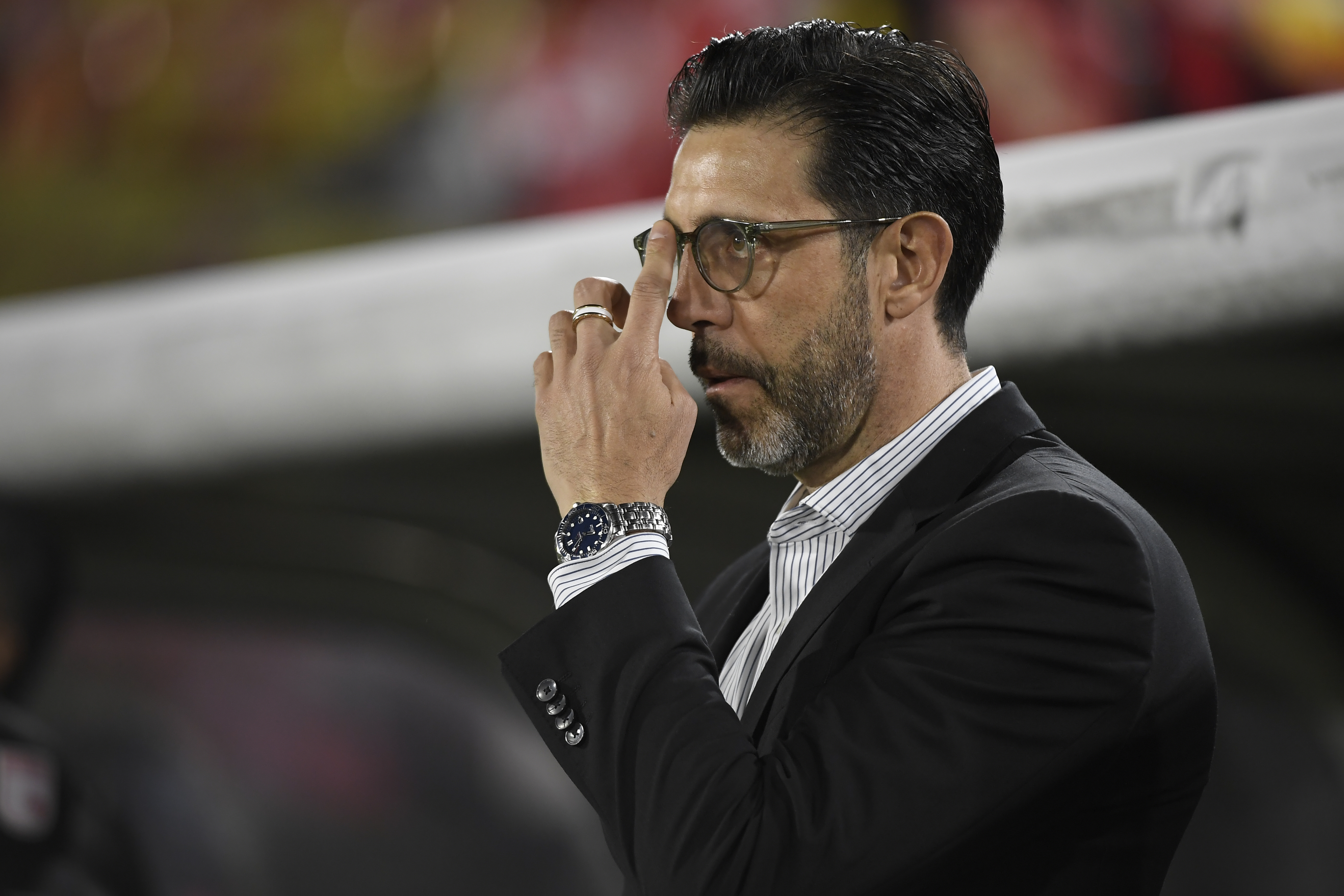 Exfutbolista y entrenador uruguayo que dirige a Santa Fe, en el partido ante Medellín por la fecha catorce de la Liga Betplay 2025-I.