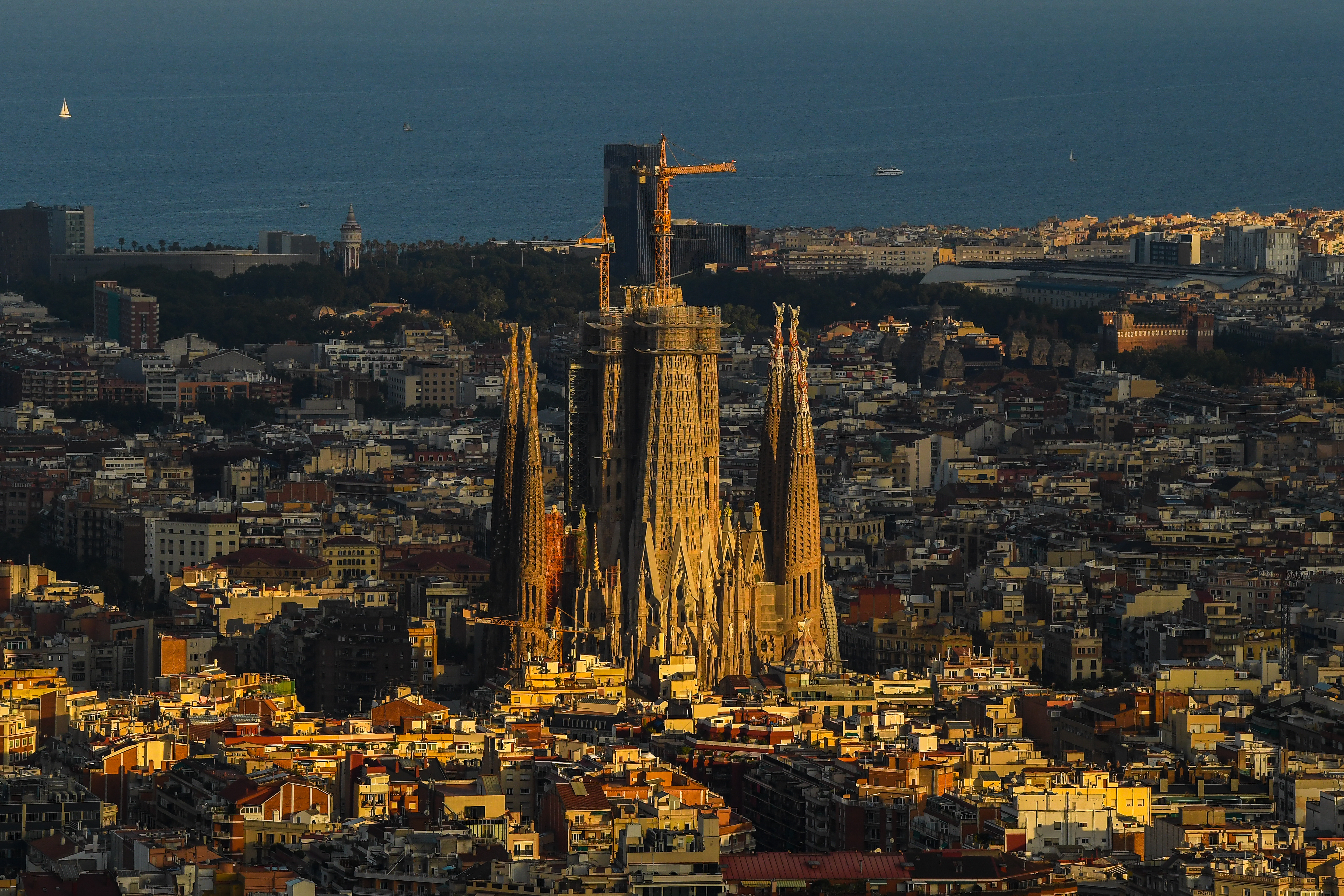 Fueron terminadas las torres de los Evangelistas de la Sagrada Familia