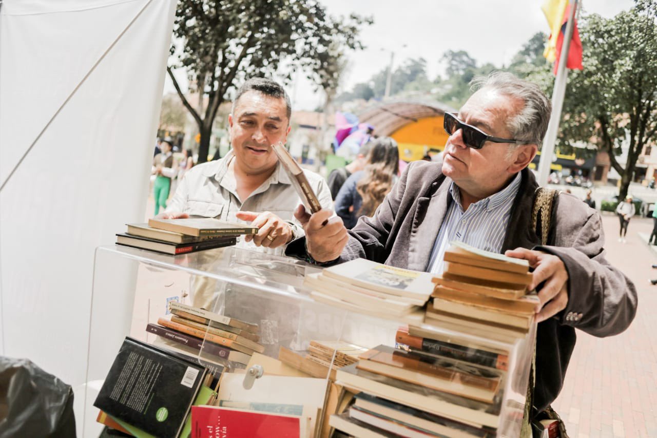 ¿Tiene un libro para regalar? Puede hacerlo en la donatón de Bogotá y la Uniandes