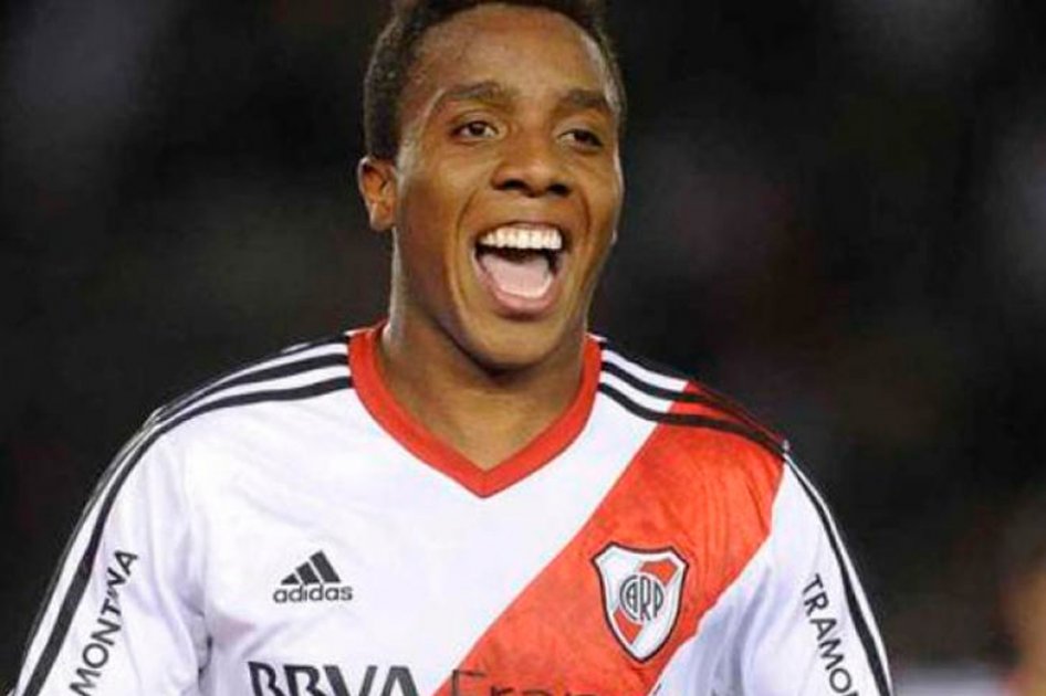 Presidente de River Plate acusó a Carbonero de "mentirle" a la hinchada