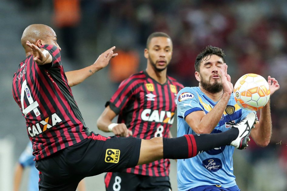 Atlético Paranaense derrotó a Sportivo Luqueño con un gol polémico
