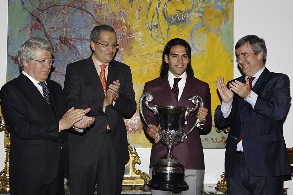 Falcao recibió el trofeo Comunidad Iberoamericana al mejor deportista