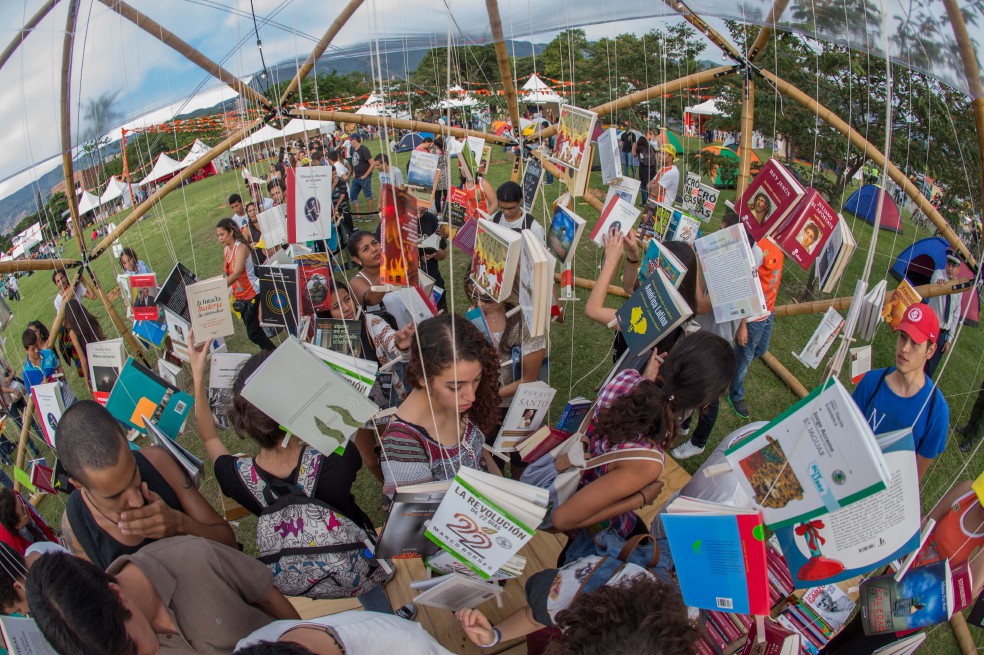 Parada de la lectura en Medellín: Literatura para jóvenes