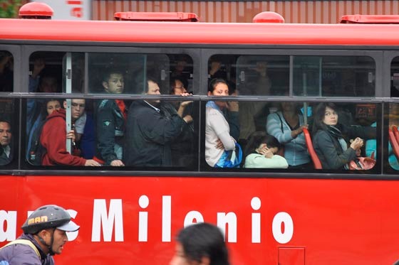 Una persona murió luego de ser arrollada por un bus de Transmilenio en la Calle 45