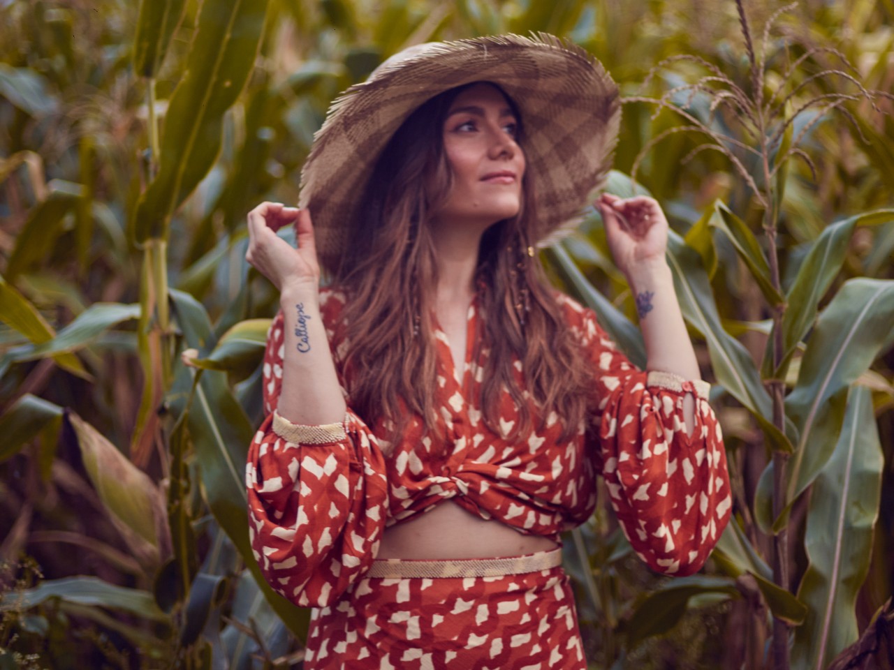 Laura Kalop exalta la belleza de la tierra colombiana en su tema, “Soy de acá”