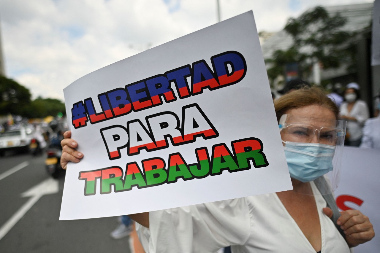 Uno de los reclamos más escuchados fue el de levantar los bloqueos en las vías. Según cifras de la Cámara de Comercio de Cali el 80% han visto afectado su funcionamiento desde el inicio del paro.