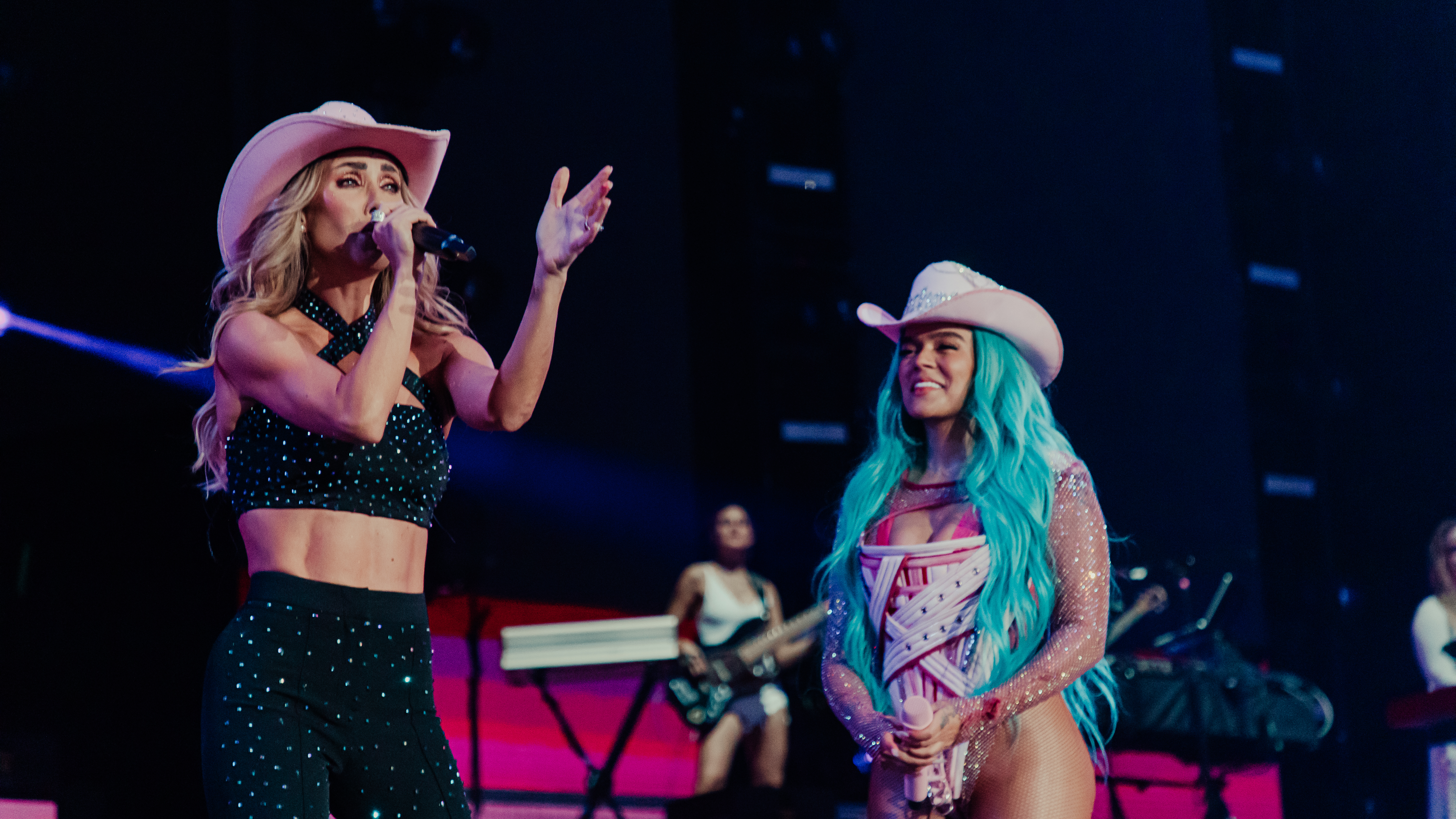 Karol G comparte emotivo mensaje a Anahí por homenaje en concierto de RBD