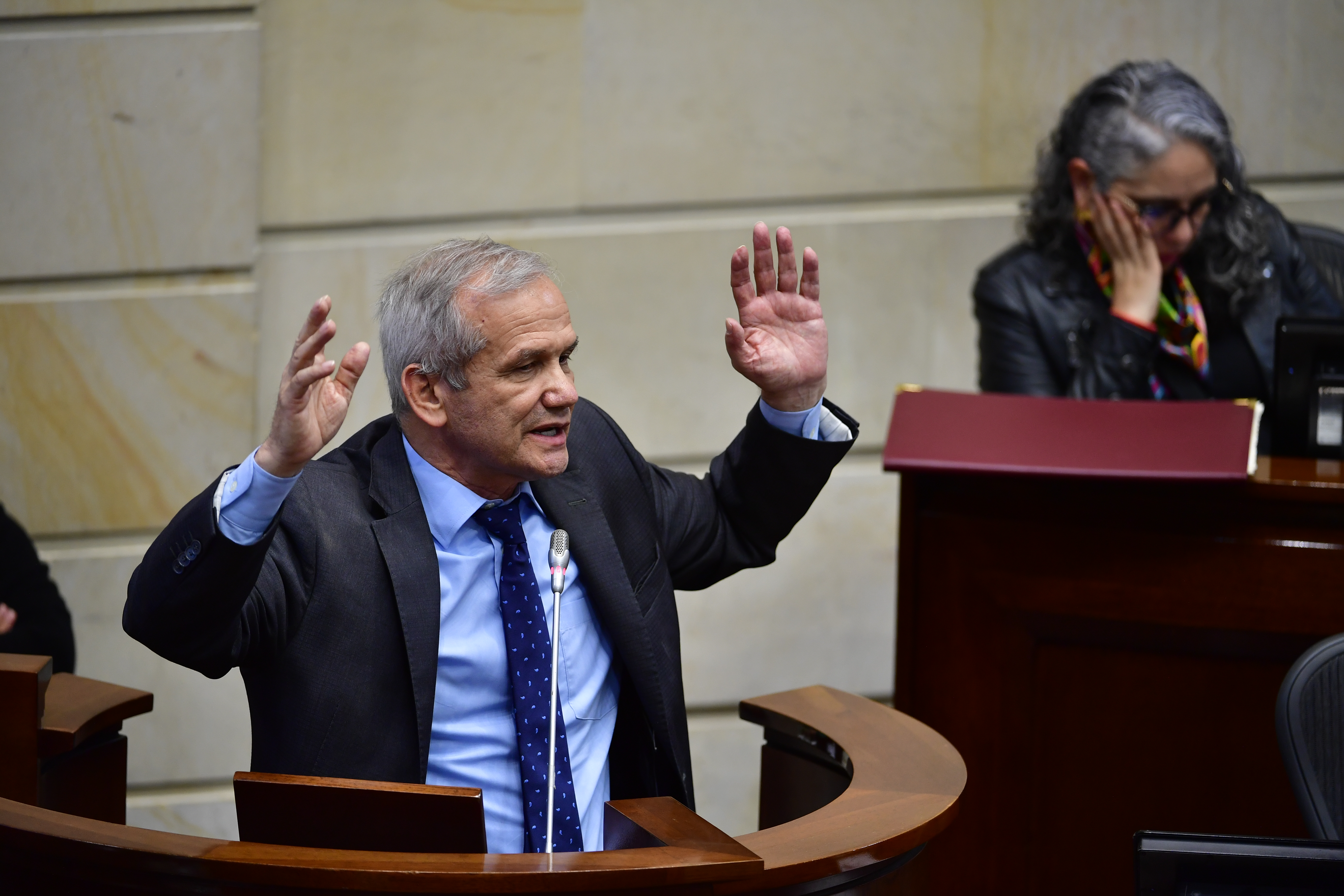 Director general de la Dirección Nacional de Inteligencia durante debate de control político en su contra