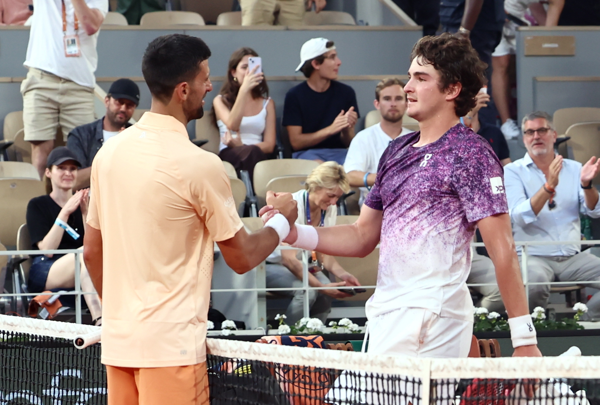 ¡Batacazo histórico en Roland Garros! João Fonseca eliminó a Djokovic tras casi cinco horas
