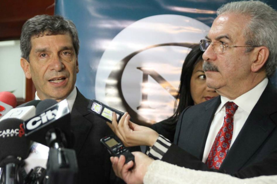 El alcalde encargado Rafael Pardo y el presidente del CNE Pablo Gil de la Hoz 