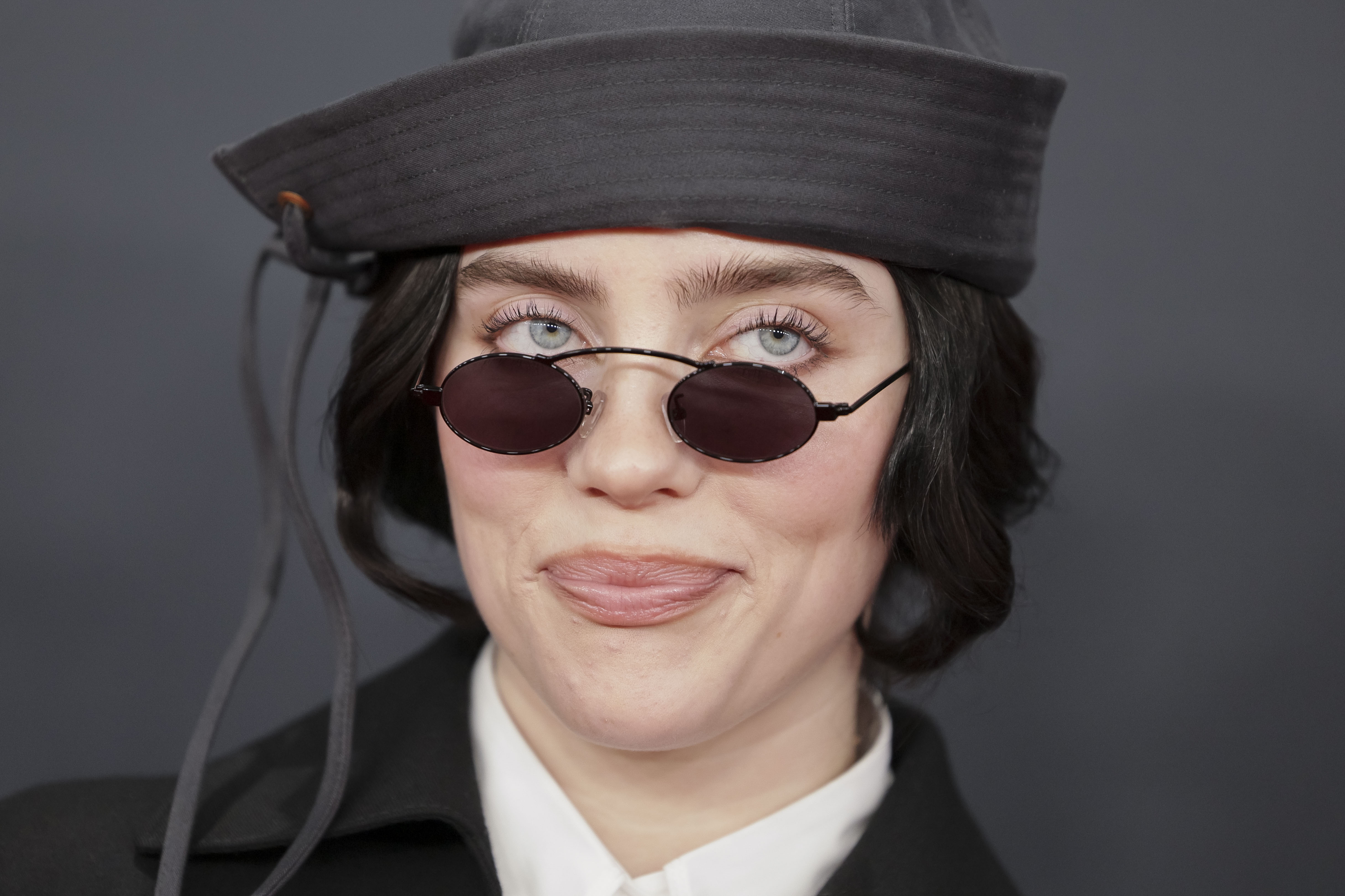 Billie Eilish es agredida y tirada al piso en concierto ¿qué pasó con el agresor?