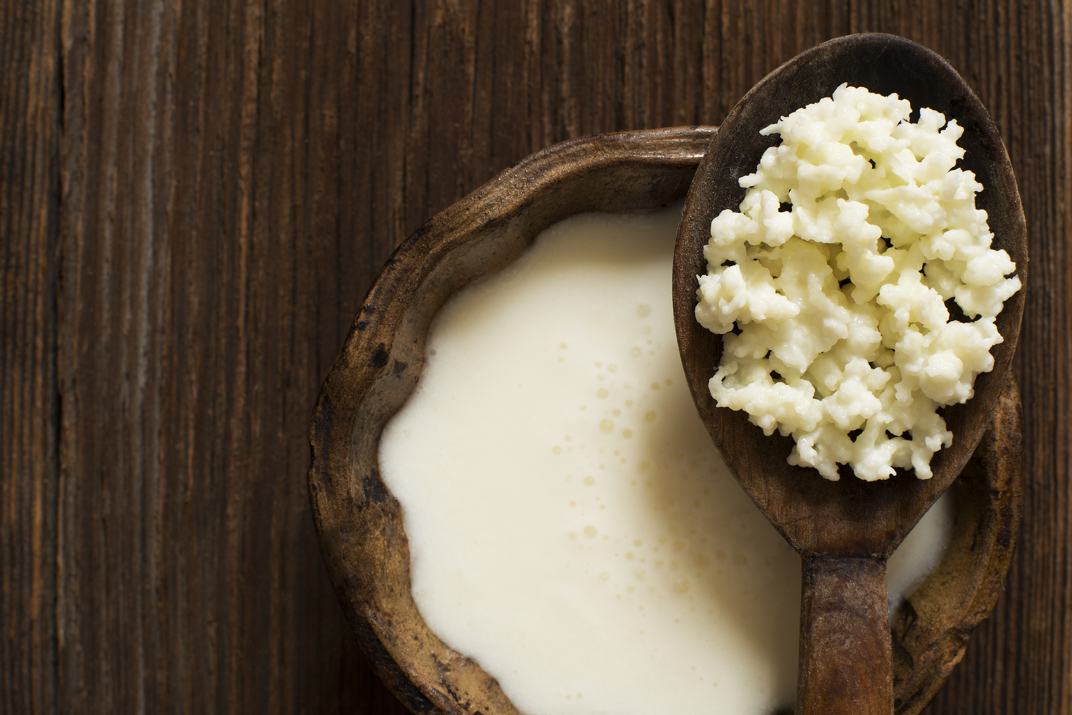 ¿Consume kéfir o pan de masa madre? Esto sabe la ciencia sobre sus riesgos y beneficios