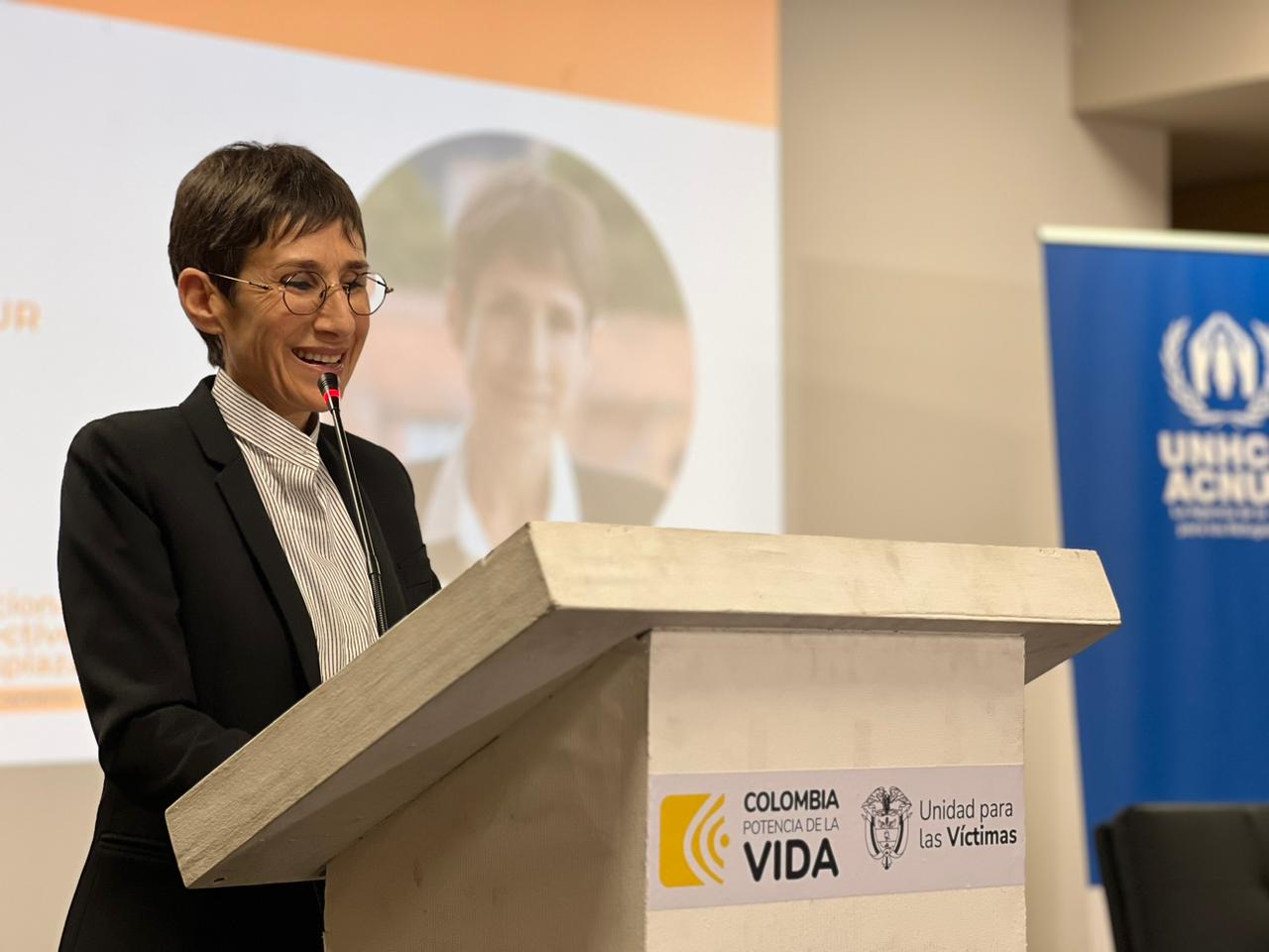 Mireille Girard, representante de Acnur en Colombia, durante la presentación de la encuesta.