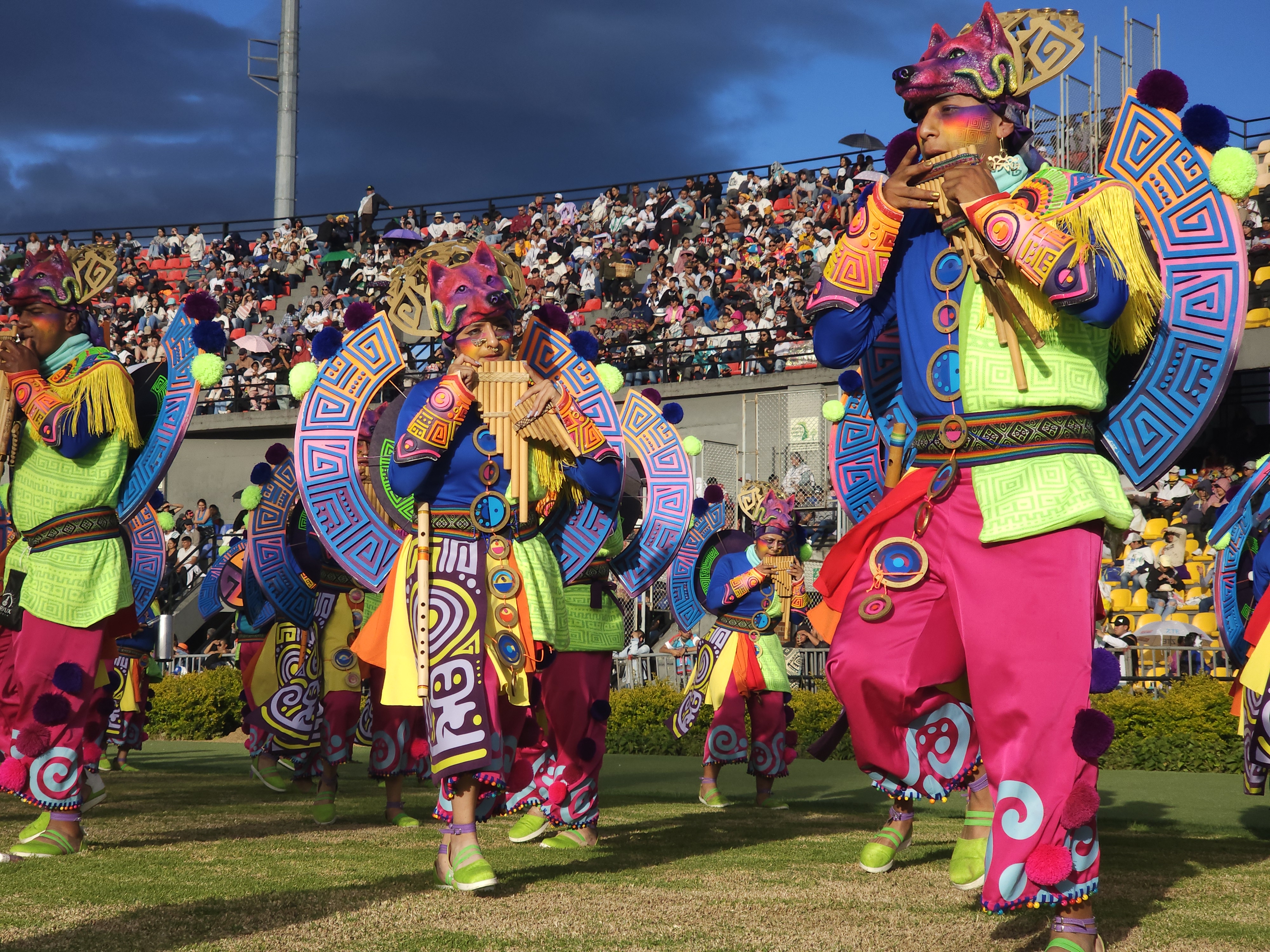 Zampoñas, quenas, tambores y bombos marcaron el ritmo de un recorrido que exaltó la identidad cultural del sur del país.