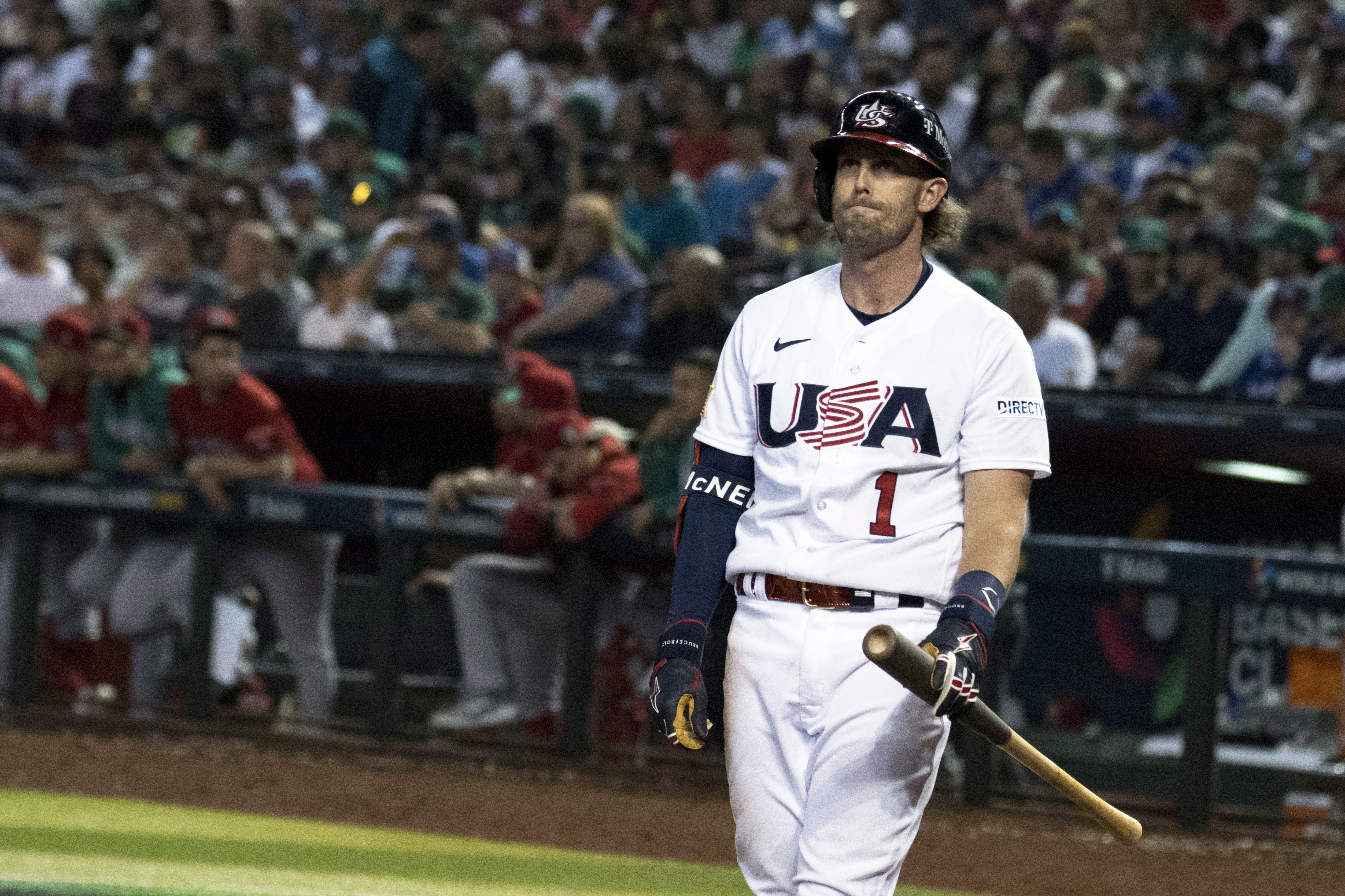 Phoenix (United States), 12/03/2023.- Adam Ottavino of USA expresses displeasure with his foul tip against USA during the Mexico vs USA Pool C game of the 2023 World Baseball Classic at Chase Field in Phoenix, Arizona, USA, 12 March 2023. (Estados Unidos, Fénix) EFE/EPA/RICK D'ELIA