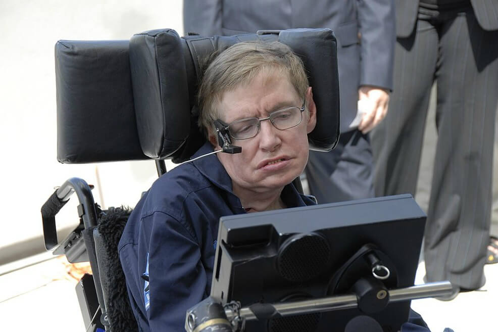 Como hacía con Stephen Hawking, una máquina logró traducir la actividad cerebral en palabras